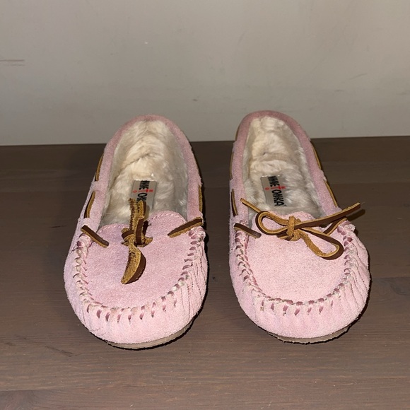 Minnetonka Pink Suede Moccasins - Women’s Size 5 - Picture 3 of 8
